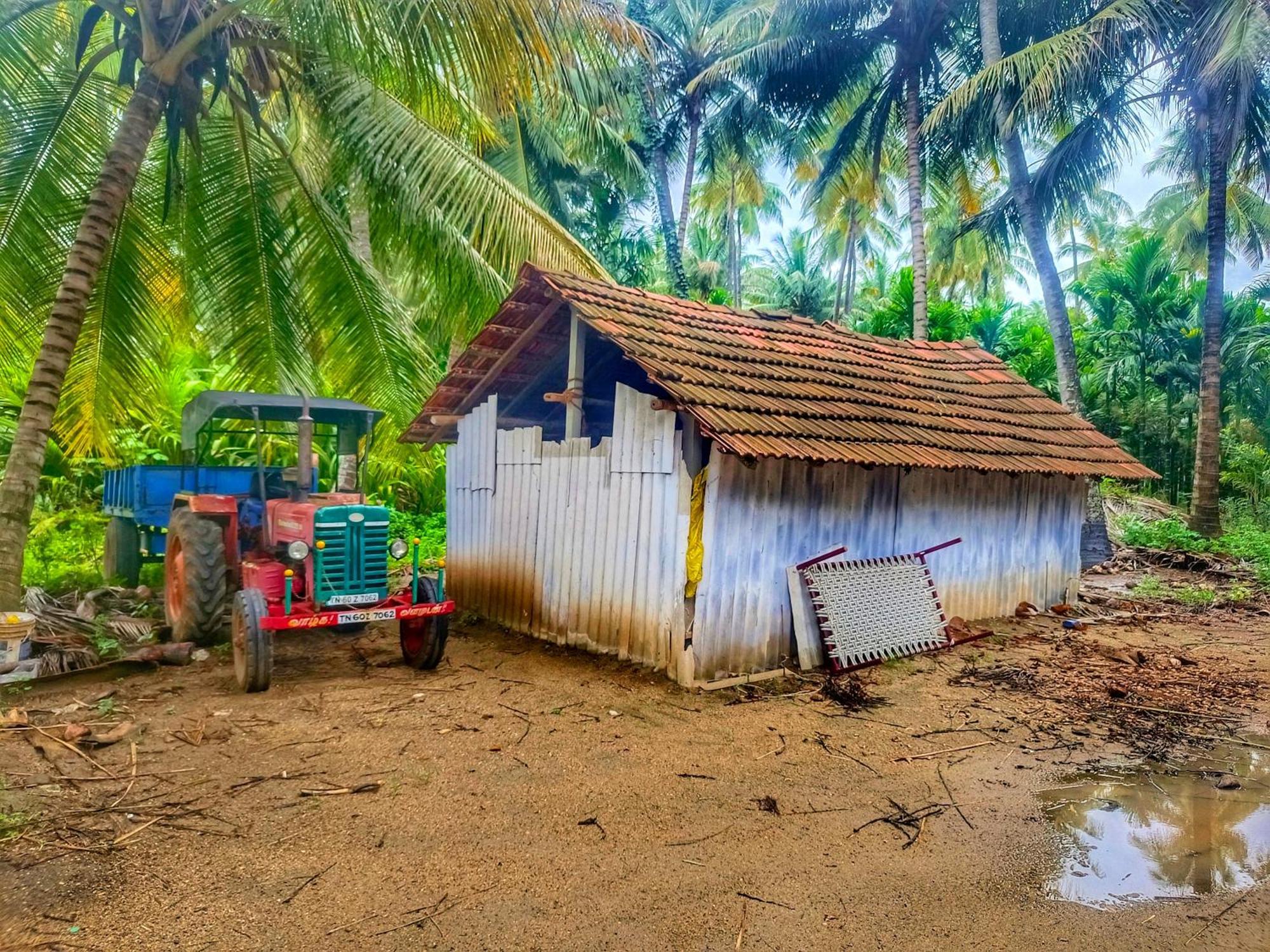Shivalaya Farmstay Located Amdist Coconut Farm With River Access Near Isha,Adiyogi,Siruvani Alandurai ภายนอก รูปภาพ
